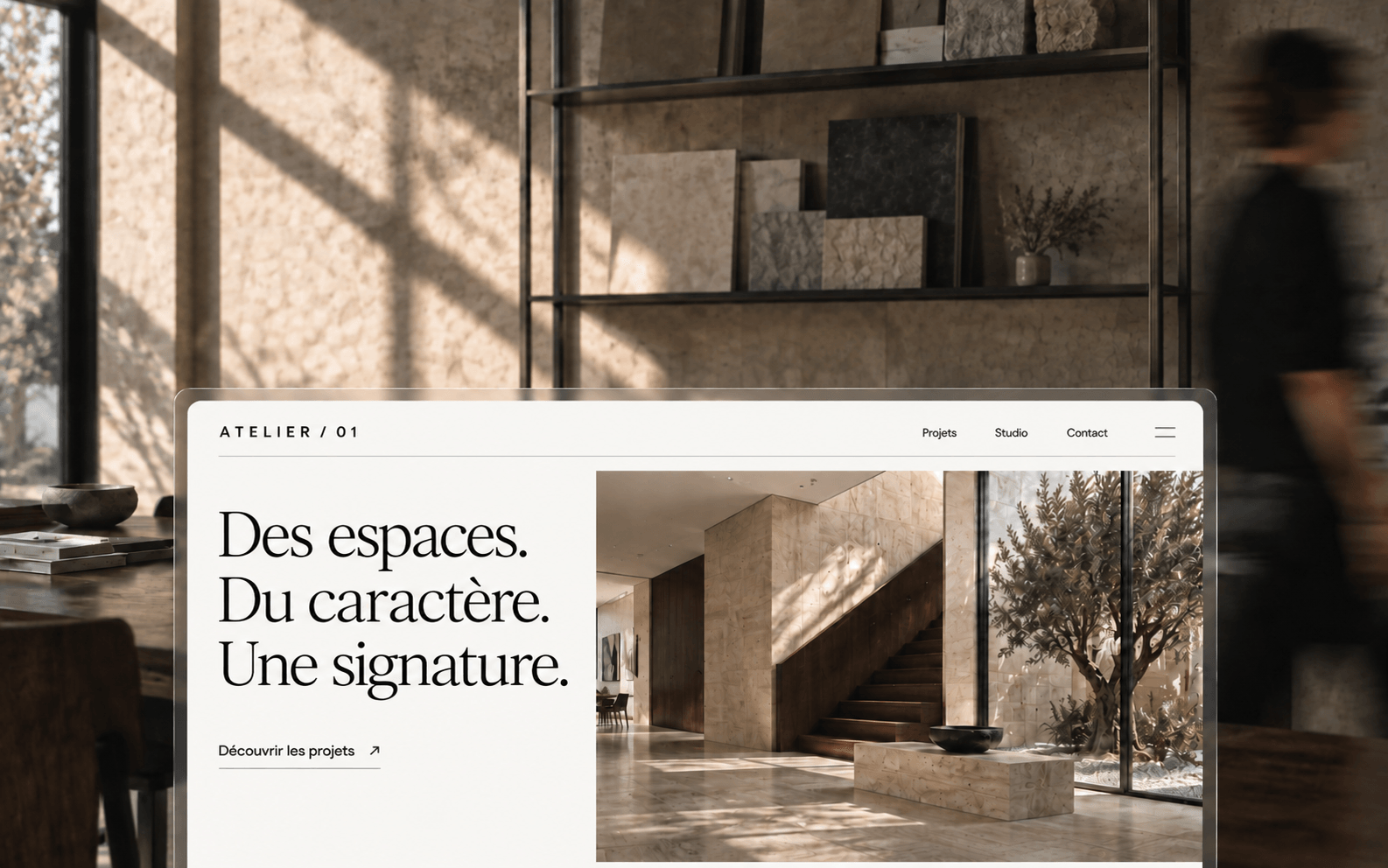 Maquette d’un site d’architecture présentée dans un bureau